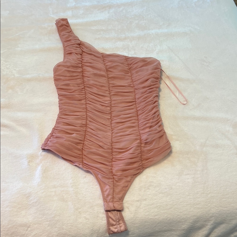 Le Lis Pink One-Shoulder Bodysuit